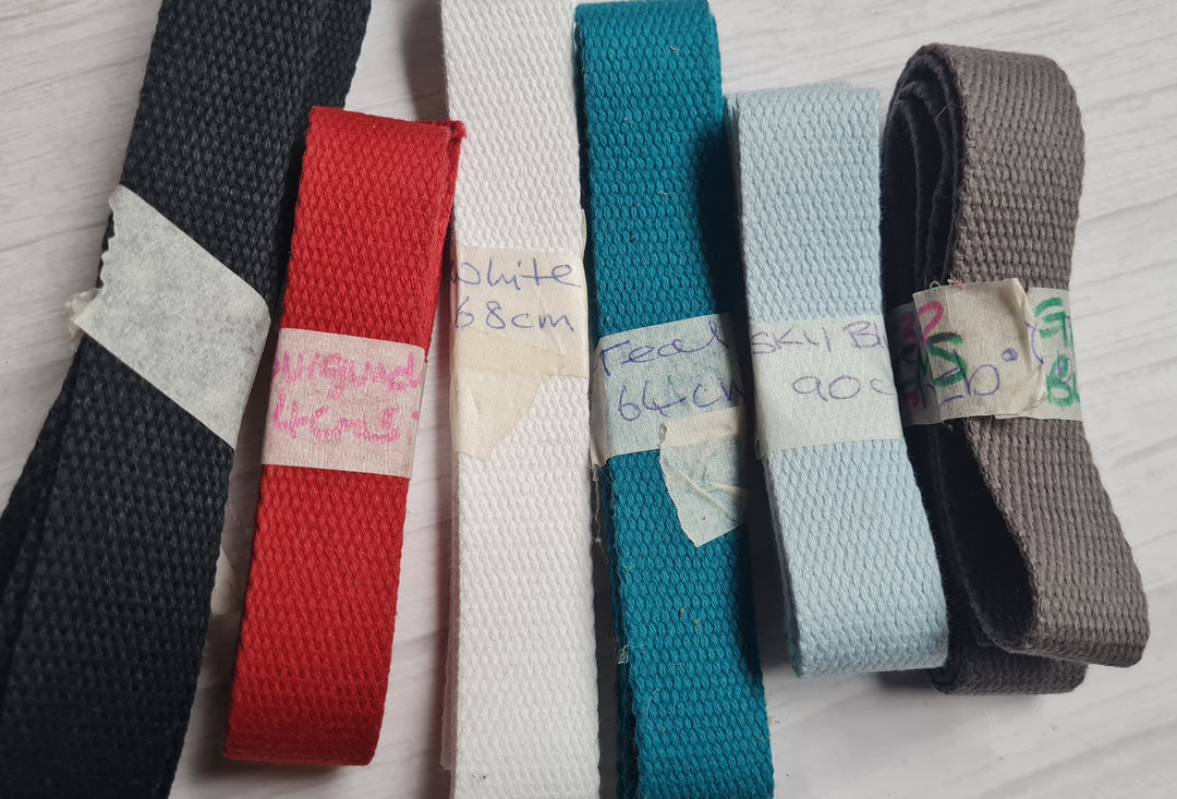 Bulk bag strapping/ webbing scraps: 6-7 x <1 m pieces, various colours