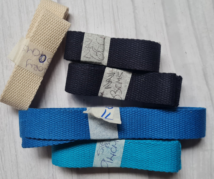 Bulk bag strapping/ webbing scraps: 6-7 x <1 m pieces, various colours