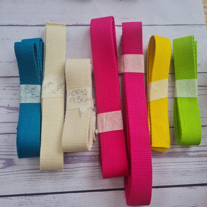 Bulk bag strapping/ webbing scraps: 6-7 x <1 m pieces, various colours