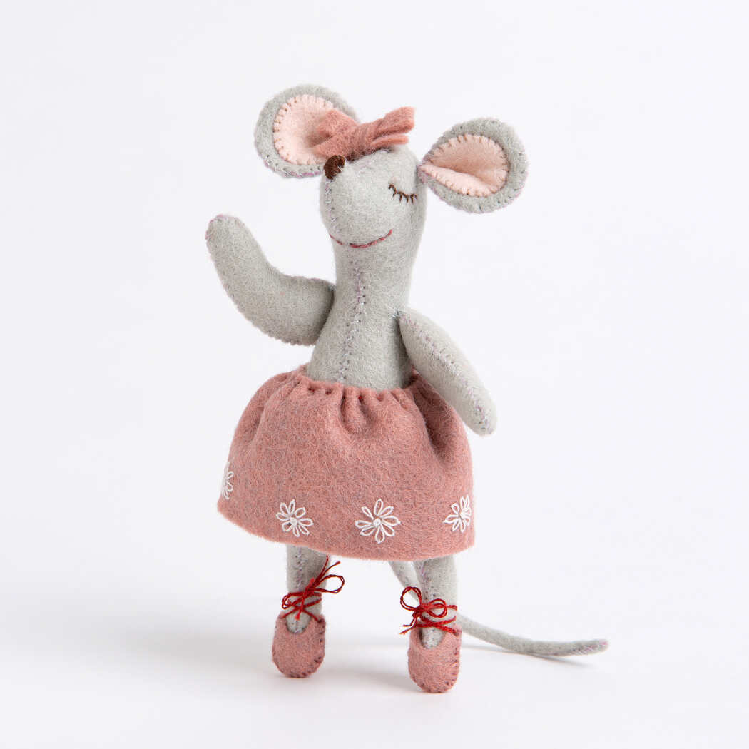 Corinne Lapierre, UK - Little Mouse The Ballet Dancer Felt Mini Craft Kit