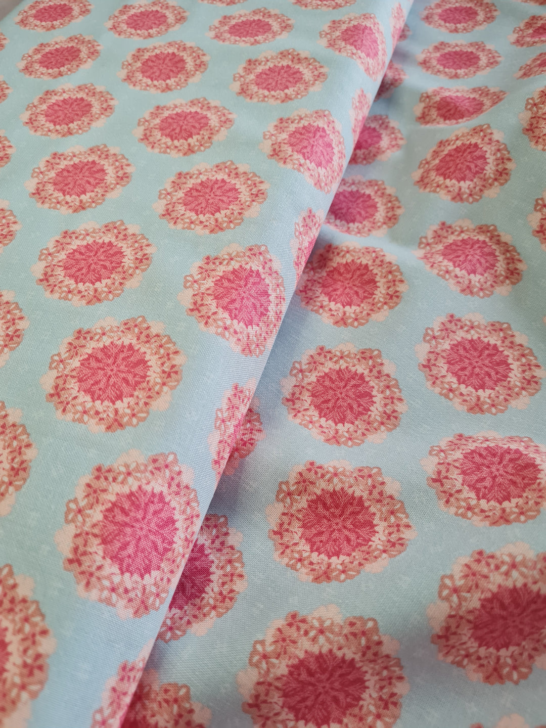 Paper Daisies pink blue floral quilting, dress making,  craft cotton fabrics. Riley Blake.